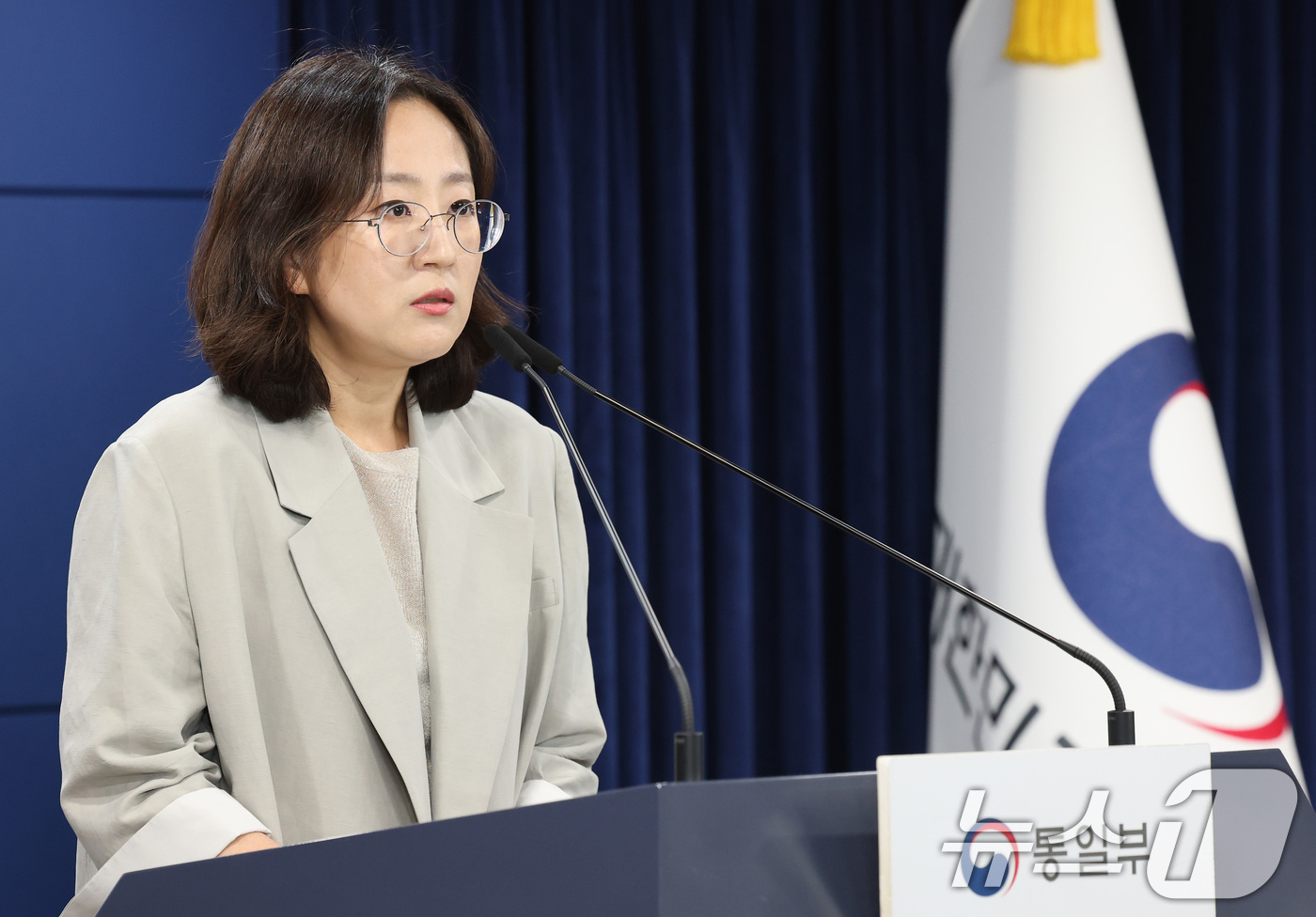 (서울=뉴스1) 임세영 기자 = 장윤정 통일부 부대변인이 4일 오전 서울 종로구 정부서울청사에서 정례브리핑을 하고 있다. 2025.7.4/뉴스1