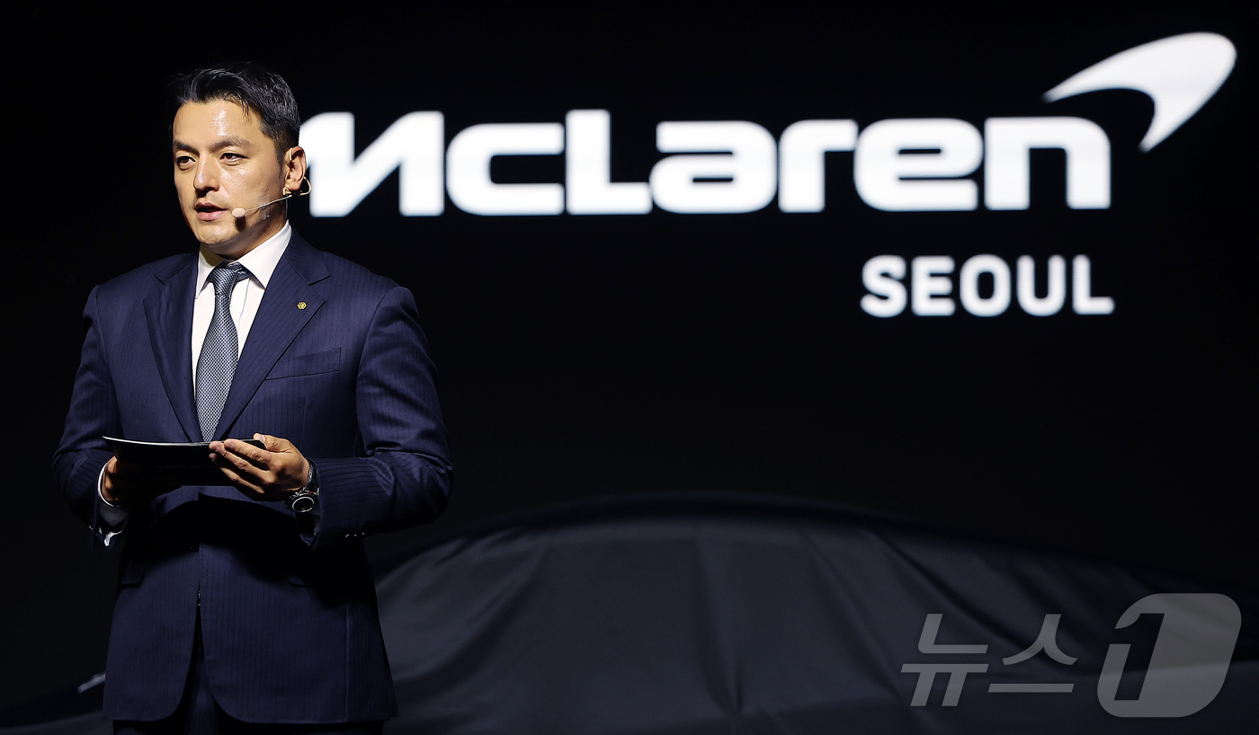 (서울=뉴스1) 김진환 기자 = 권혁민 도이치오토모빌그룹 대표가 4일 서울 중구 장충단로 반얀트리 클럽 앤 스파 서울에서 열린 맥라렌 서울 리론칭 이벤트에서 축사를 하고 있다. 2 …