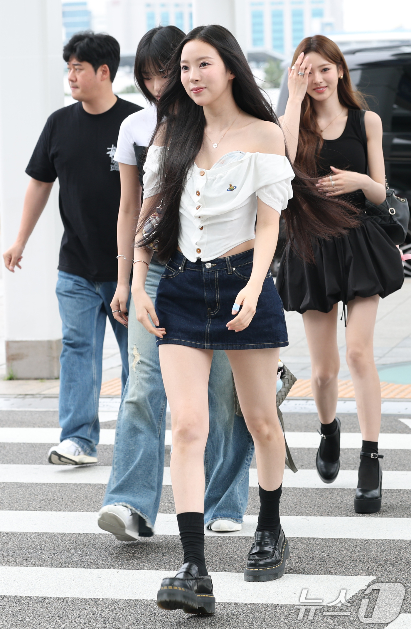 (인천공항=뉴스1) 권현진 기자 = 그룹 미야오 나린이 해외 일정을 위해 4일 오후 인천공항을 통해 대만 타이베이로 출국하고 있다.  2025.7.4/뉴스1