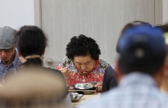 기업·농촌이 함께 차리는 '따뜻한 밥상'…CJ·샘표, 농촌 식료품 후원