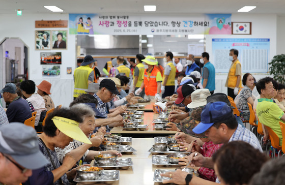 전남광주 결식 우려 어르신 무료급식 5500원·지원 300일 '상향'