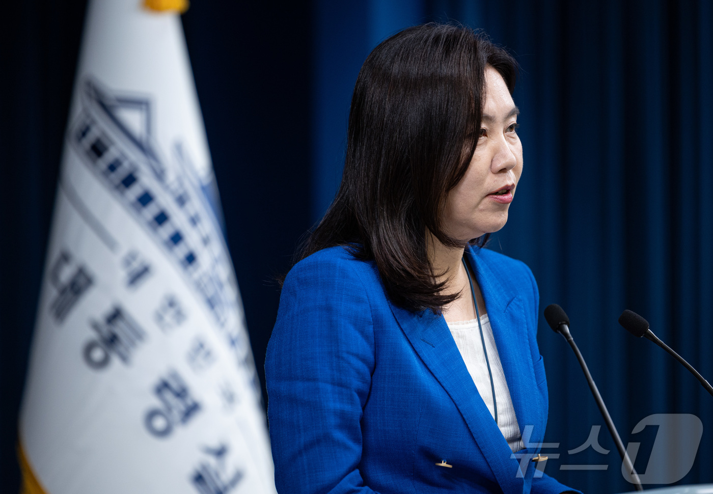 (서울=뉴스1) 이재명 기자 = 강유정 대통령실 대변인이 4일 서울 용산 대통령실 청사에서 국무총리 등 임명장 및 위촉장 수여식 관련 브리핑을 하고 있다. 2025.7.4/뉴스1