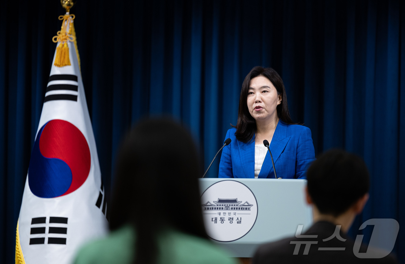 (서울=뉴스1) 이재명 기자 = 강유정 대통령실 대변인이 4일 서울 용산 대통령실 청사에서 국무총리 등 임명장 및 위촉장 수여식 관련 브리핑을 하고 있다. 2025.7.4/뉴스1