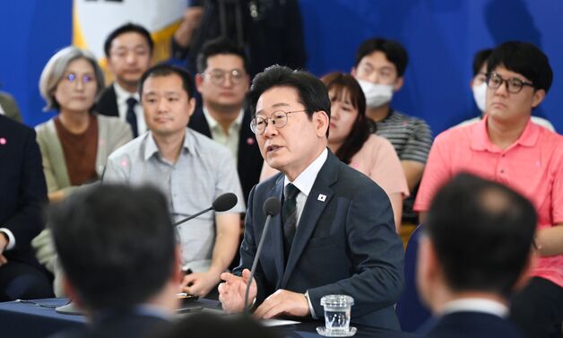 李대통령 "부산, 지역균형발전의 중심…해수부 이전·신공항 추진"(종합)