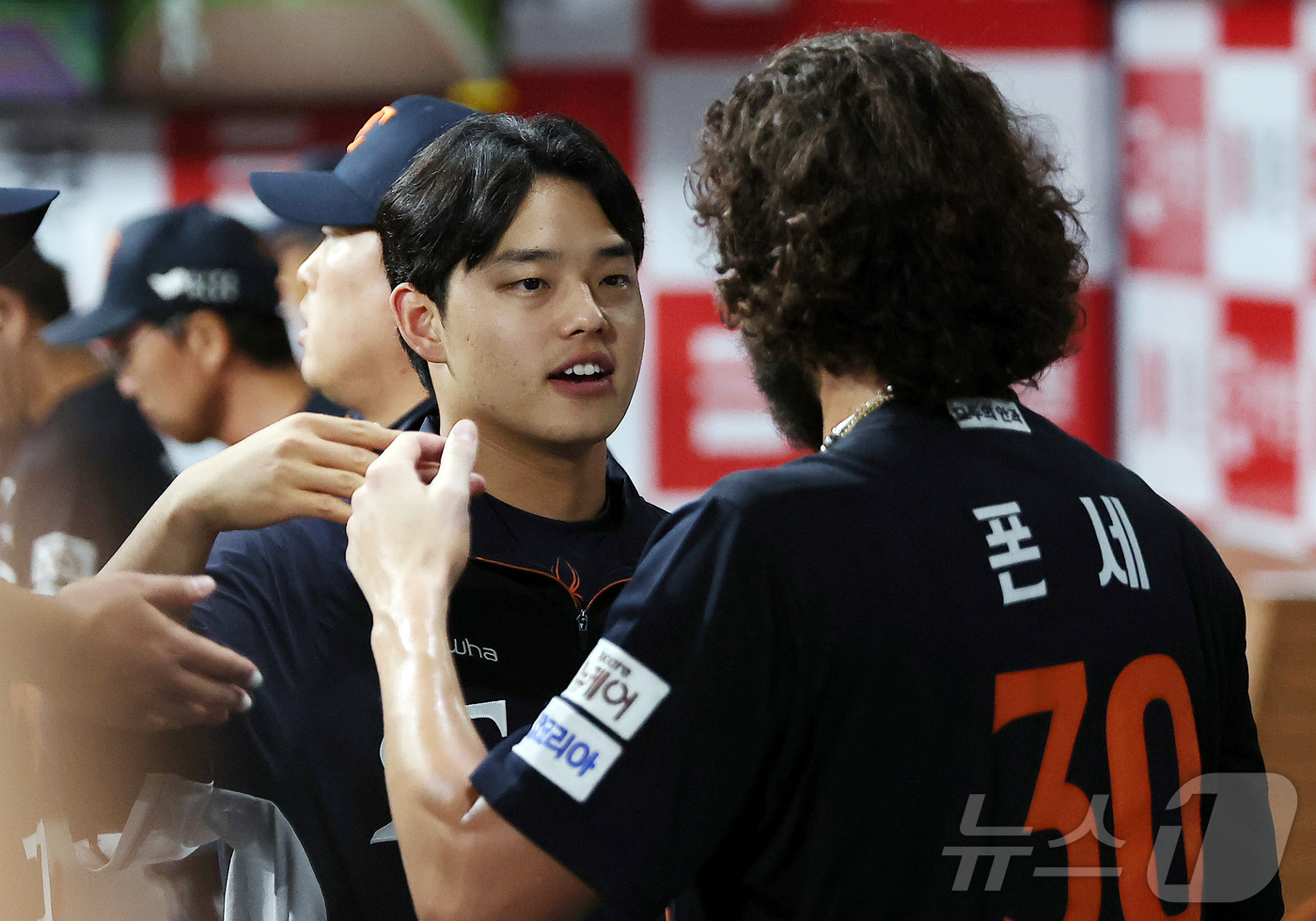 (서울=뉴스1) 김진환 기자 = 4일 오후 서울 구로구 고척스카이돔에서 열린 프로야구 '2025 신한 SOL뱅크 KBO 리그' 한화 이글스와 키움 히어로즈의 경기, 한화 선발 폰세 …