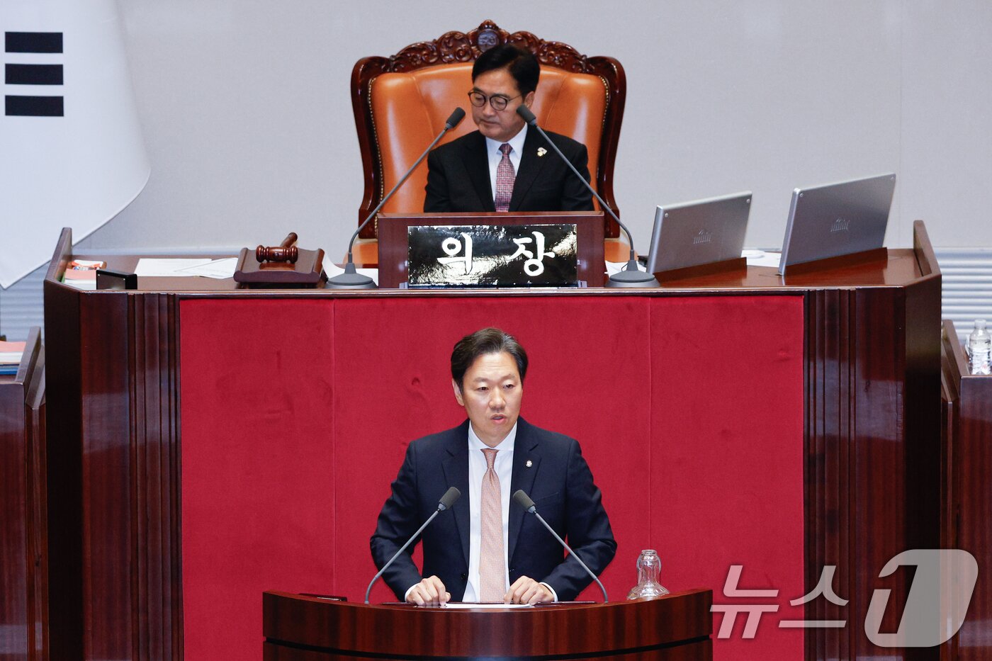 본문 이미지 - 박수민 국민의힘 의원이 4일 오후 서울 여의도 국회에서 열린 제426회국회&#40;임시회&#41; 제5차 본회의에서 2025년도 제2회 추가경정예산안 반대 토론을 하고 있다. 2025.7.4/뉴스1 ⓒ News1 안은나 기자