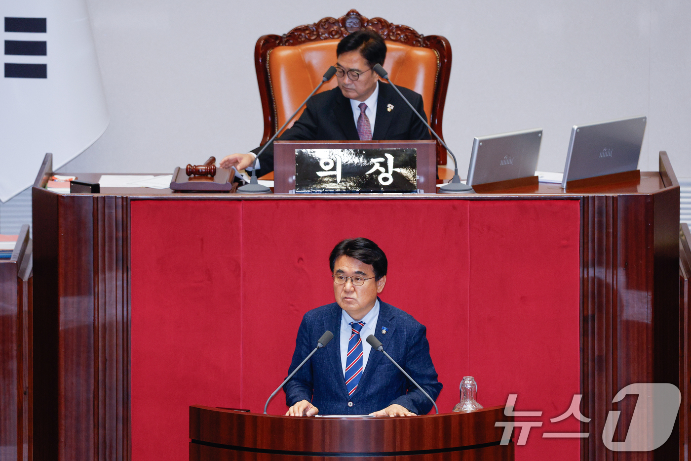 (서울=뉴스1) 안은나 기자 = 황운하 조국혁신당 의원이 4일 오후 서울 여의도 국회에서 열린 제426회국회(임시회) 제5차 본회의에서 2025년도 제2회 추가경정예산안 관련 토론 …