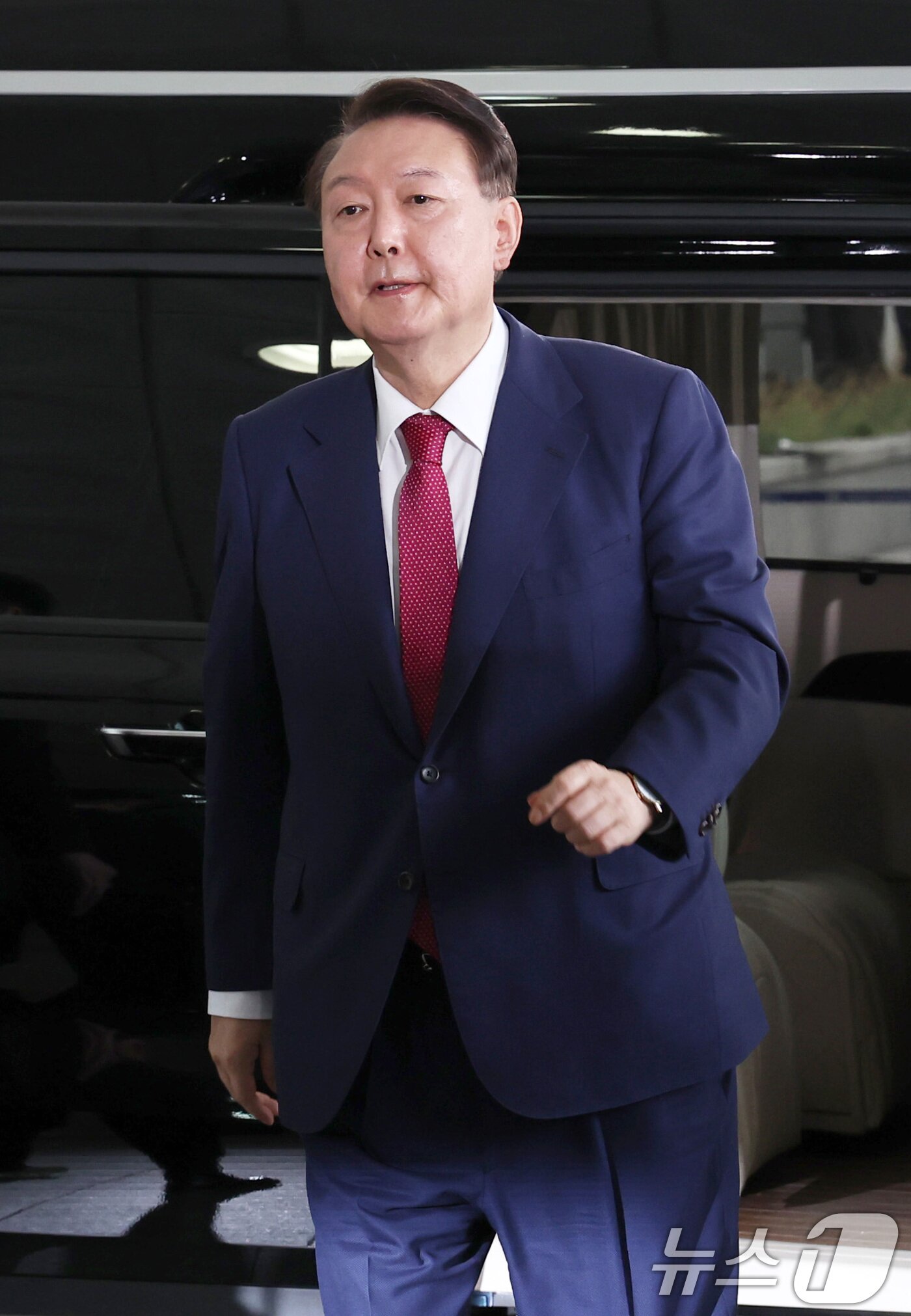 본문 이미지 - 윤석열 전 대통령이 5일 오전 서초구 서울고등검찰청에 마련된 내란특검에서 2차 대면조사를 받기 위해 출석하고 있다. 2025.7.5/뉴스1 ⓒ News1 구윤성 기자