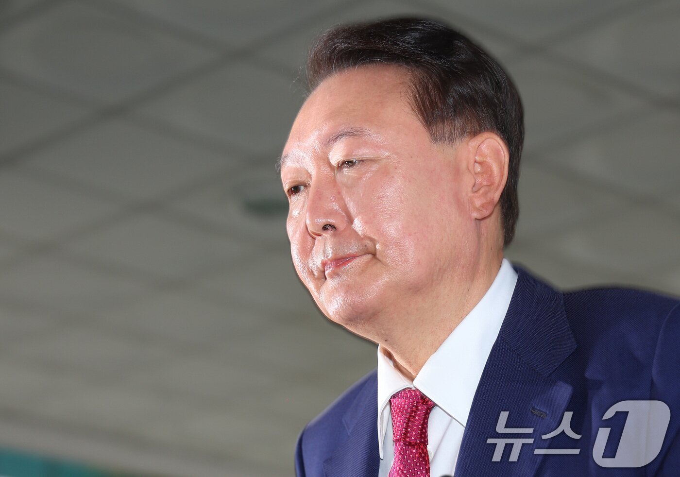 본문 이미지 - 윤석열 전 대통령이 5일 오전 서초구 서울고등검찰청에 마련된 내란특검에서 2차 대면조사를 받기 위해 출석하고 있다. &#40;공동취재&#41; 2025.7.5/뉴스1 ⓒ News1 구윤성 기자