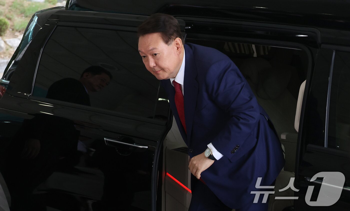 본문 이미지 - 윤석열 전 대통령이 5일 오전 서초구 서울고등검찰청에 마련된 내란특검에서 2차 대면조사를 받기 위해 출석하고 있다. &#40;공동취재&#41; 2025.7.5/뉴스1 ⓒ News1 구윤성 기자