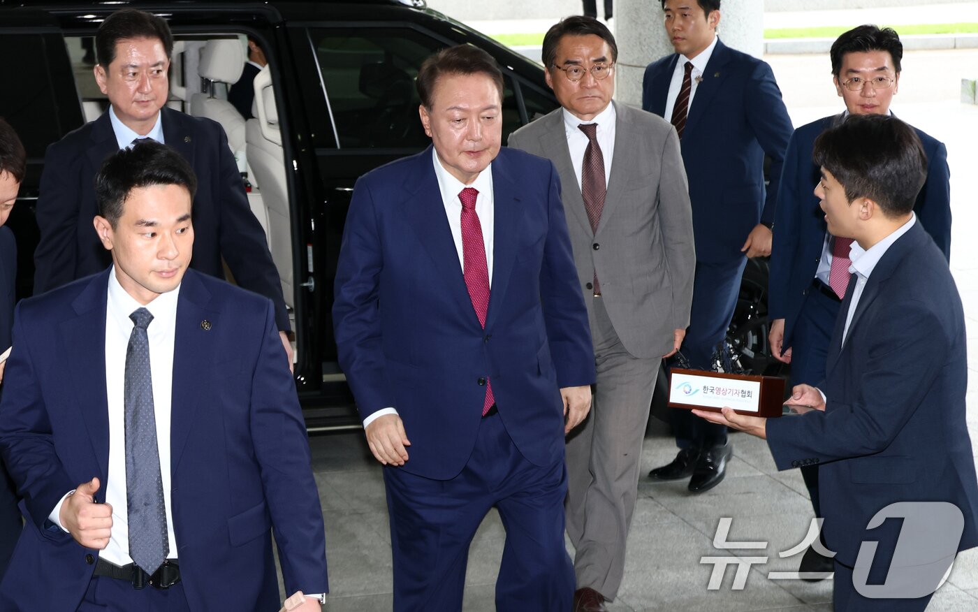 본문 이미지 - 윤석열 전 대통령이 5일 오전 서초구 서울고등검찰청에 마련된 내란특검에서 2차 대면조사를 받기 위해 출석하고 있다. &#40;공동취재&#41; 2025.7.5/뉴스1 ⓒ News1 구윤성 기자