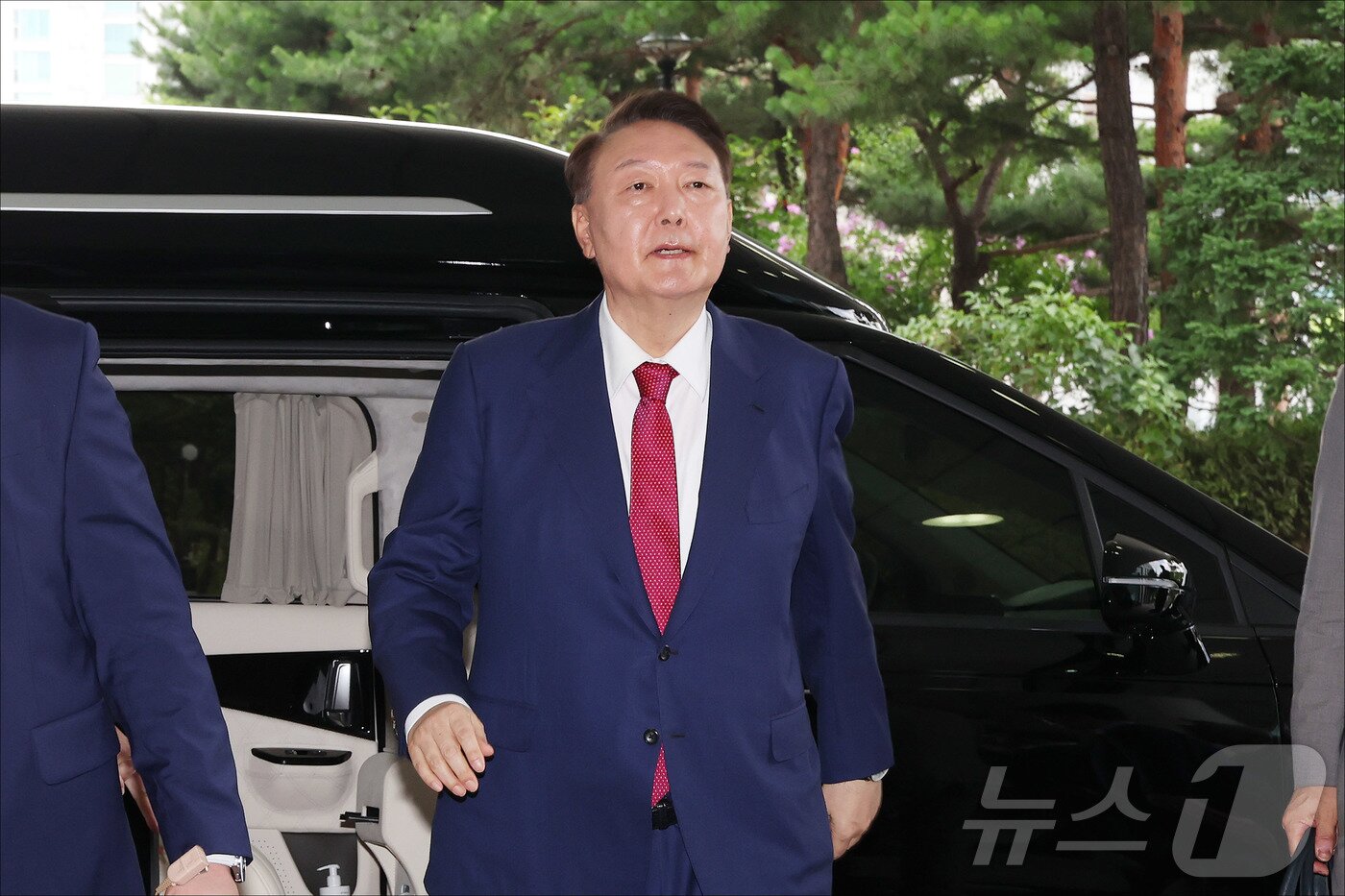 본문 이미지 - 윤석열 전 대통령이 5일 오전 서초구 서울고등검찰청에 마련된 내란특검에서 2차 대면조사를 받기 위해 출석하고 있다. &#40;공동취재&#41; 2025.7.5/뉴스1 ⓒ News1 구윤성 기자