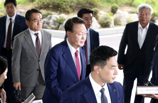 尹 내일 구속심사, 진보·보수 동시 집회…"경찰기동대 2천명 투입"(종합)
