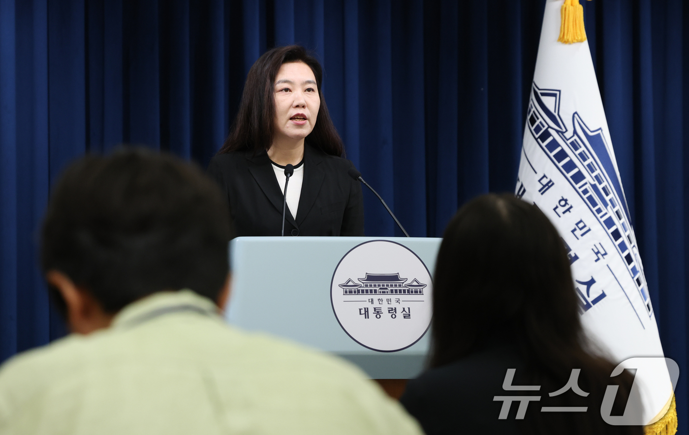 (서울=뉴스1) 허경 기자 = 강유정 대통령실 대변인이 5일 서울 용산구 대통령실 청사에서 국무회의 관련 브리핑을 하고 있다. 2025.7.5/뉴스1