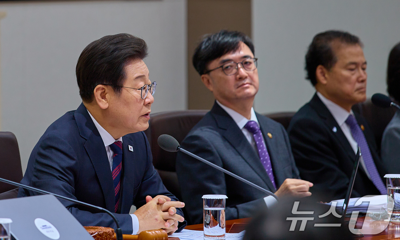 (서울=뉴스1) 허경 기자 = 이재명 대통령이 5일 서울 용산 대통령실 청사에서 열린 국무회의에서 발언하고 있다. (대통령실 제공. 재판매 및 DB 금지) 2025.7.5/뉴스1