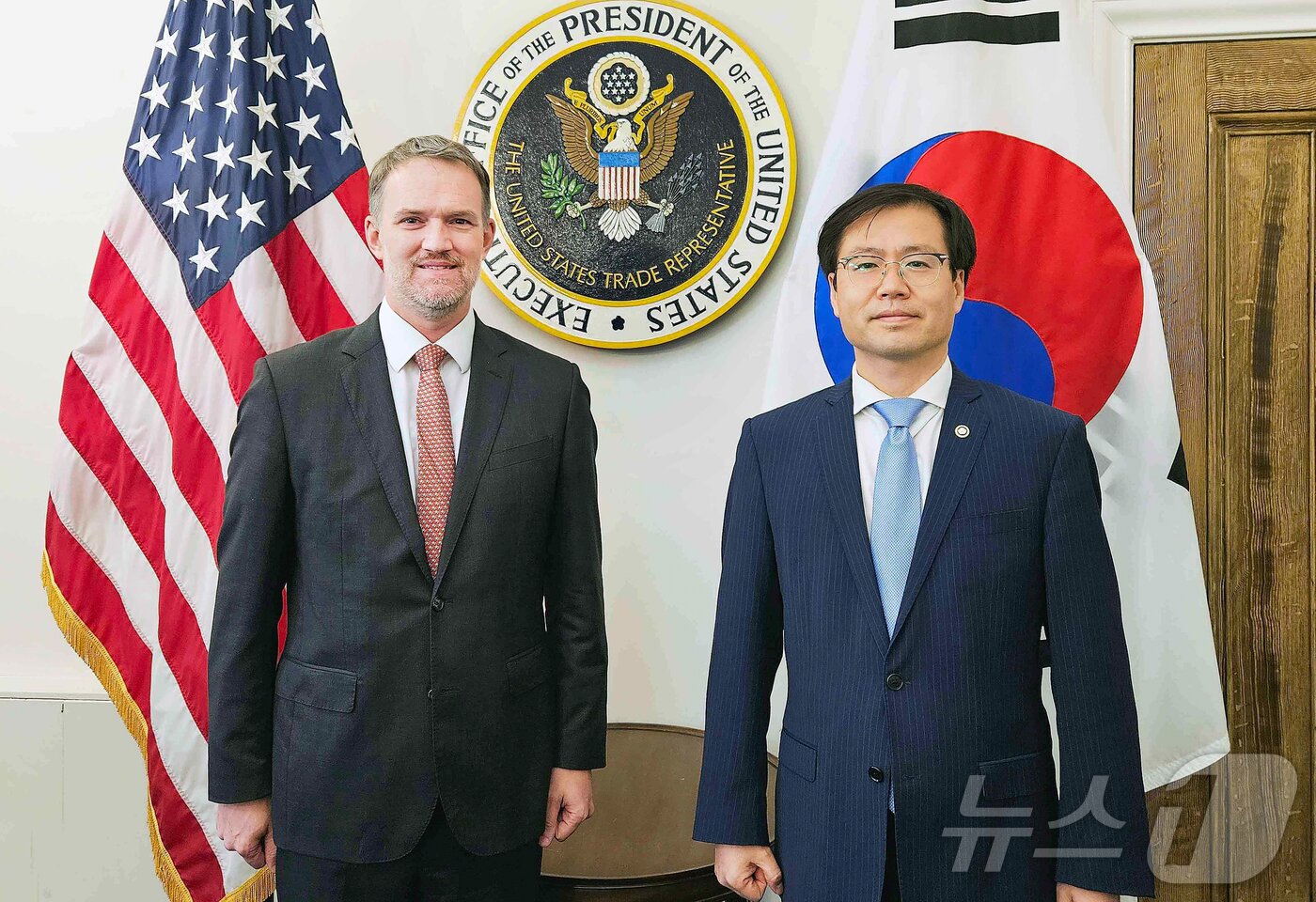 본문 이미지 - 여한구 산업통상자원부 통상교섭본부장과 제이미슨 그리어(Jamieson Greer) 미국 무역대표부 대표(산업통상자원부 제공. 재판매 및 DB 금지) 2025.7.6/뉴스1