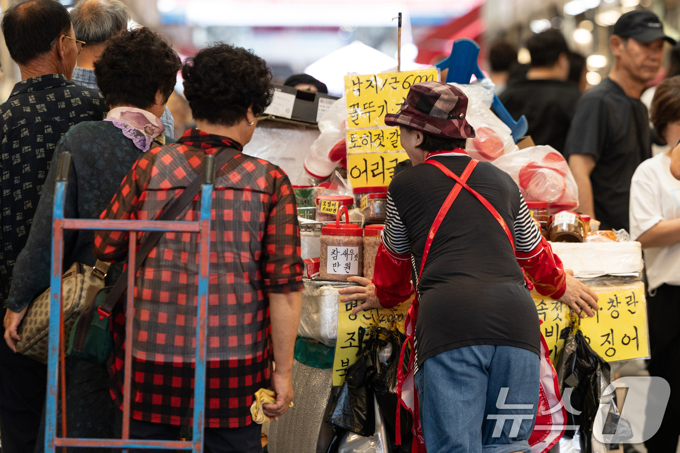 (서울=뉴스1) 이승배 기자 = 정부가 '민생회복 소비쿠폰 1차 지급계획'을 발표하고 오는 21일부터 전 국민을 대상으로 소비쿠폰 지급을 시작한다. 지급액은 1인당 기본 15만 원 …