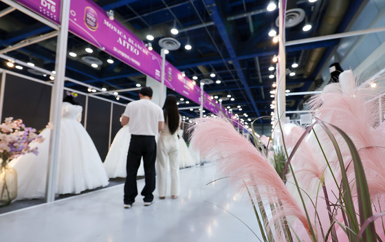3년째 늘어난 웨딩마치…작년 혼인 24만건 '팬데믹 이전 회복'