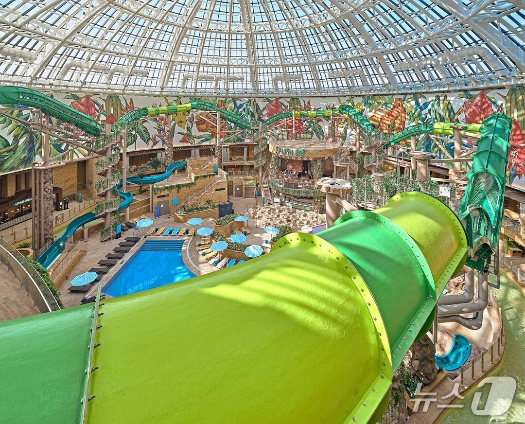 본문 이미지 - 스플래시 베이의 2인승 워터코스터 어트랙션 아쿠아 레이서&#40;인스파이어 제공&#41;