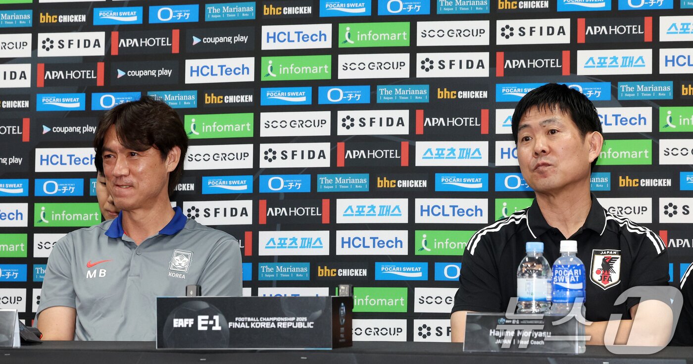 본문 이미지 - 대한민국 홍명보 감독&#40;왼쪽&#41;과 일본 모리야스 하지메 감독 모두 로테이션을 가동하며 맞대결에 집중했다. ⓒ News1 이동해 기자