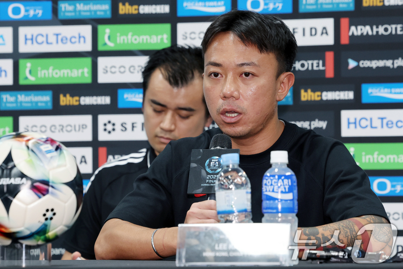(용인=뉴스1) 이동해 기자 = 홍콩 축구대표팀 리카호가 6일 오후 경기도 용인미르스타디움에서 열린 2025 동아시아축구연맹(EAFF) E-1 챔피언십 남자부 공식 기자회견에서 기 …