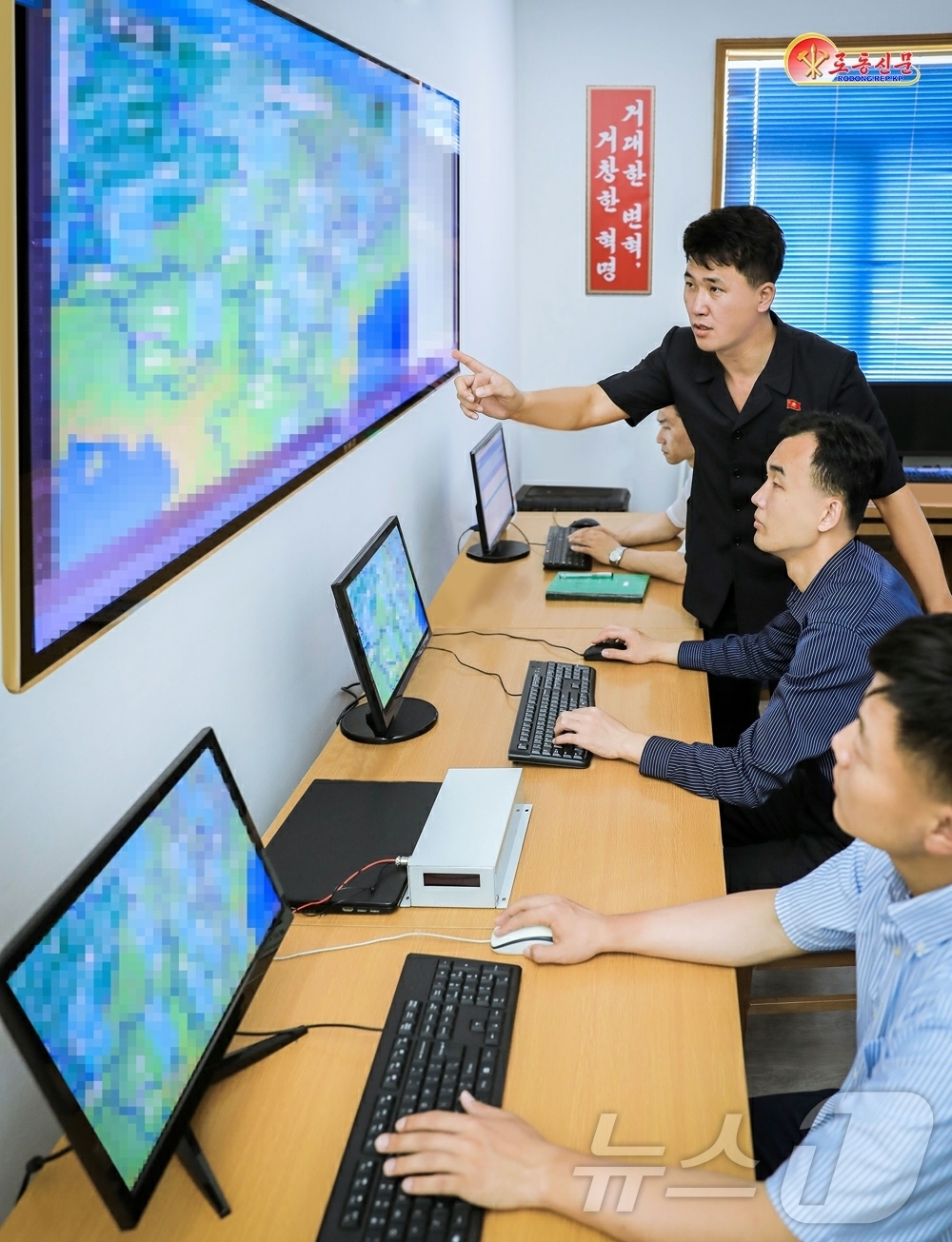 (평양 노동신문=뉴스1) = 북한 노동당 기관지 노동신문은 7일 전력공업성 전력정보연구소 과학자들이 북한식 국가통합전력관리체계를 수립해 '전력공업의 현대화'를 주도하고 있다고 강조 …