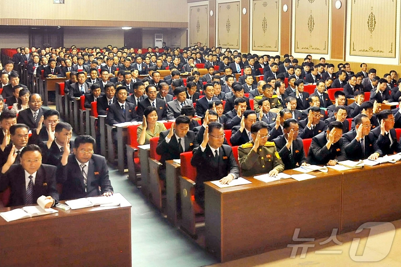 (평양 노동신문=뉴스1) = 북한 노동당 기관지 노동신문은 7일 "노동당 중앙위원회 제8기 제12차전원회의 결정관철을 위한 평양시와 각 도당위원회 전원회의 확대회의가 3일부터 6일 …