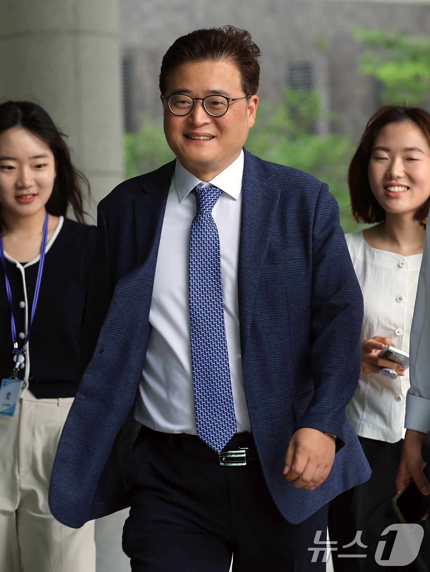 (서울=뉴스1) 박정호 기자 = 12·3 비상계엄 관련 내란·외환 관련 사건 수사를 맡은 조은석 특별검사팀 박억수 특검보가 7일 오전 서울 서초구 서울고등검찰청으로 들어가고 있다. …