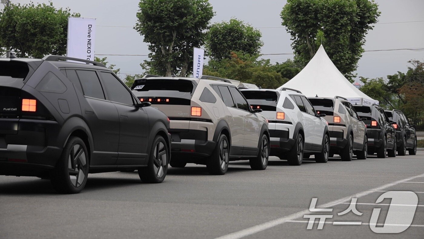 본문 이미지 - 현대차가 &#39;디 올 뉴 넥쏘&#39;의 상품성을 직접 체험할 수 있는 시승 이벤트를 지난  7월 강원 춘천에서 개최했다. &#40;현대차 제공. 재판매 및 DB 금지&#41; 2025.7.7/뉴스1