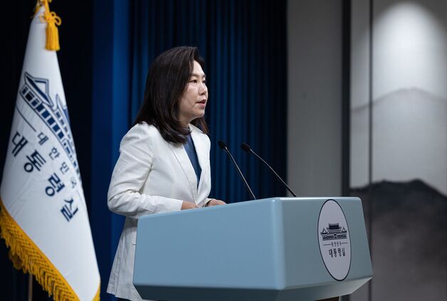 李대통령 "송환 요구 北주민, 문제 없다면 의사 따라주는 게 좋지 않나"