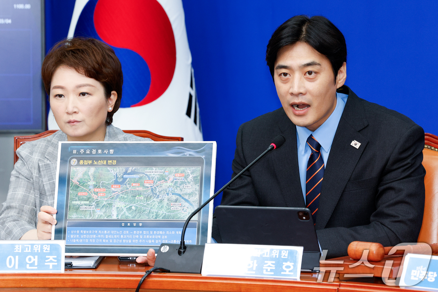 (서울=뉴스1) 안은나 기자 = 한준호 더불어민주당 최고위원이 7일 오전 서울 여의도 국회에서 열린 최고위원회의에 참석해 양평고속도로 노선 변경 의혹 관련 발언하고 있다. 2025 …