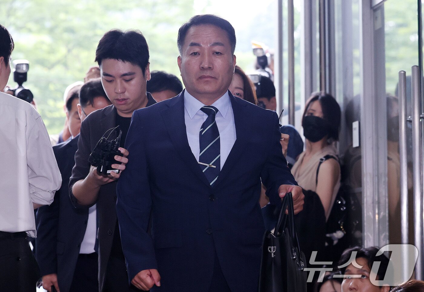 본문 이미지 - 김계환 전 해병대사령관이 7일 서울 서초구 순직해병 특검 사무실에 조사를 받기위해 출석하고 있다.   2025.7.7/뉴스1 ⓒ News1 박지혜 기자