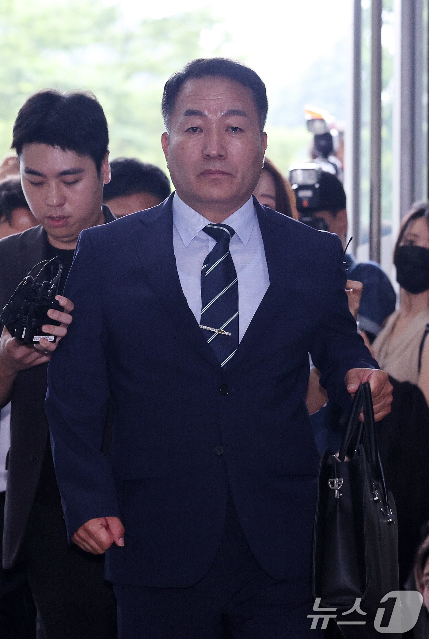 본문 이미지 - 김계환 전 해병대사령관이 7일 서울 서초구 순직해병 특검 사무실에 조사를 받기위해 출석하고 있다. 2025.7.7/뉴스1 ⓒ News1 박지혜 기자