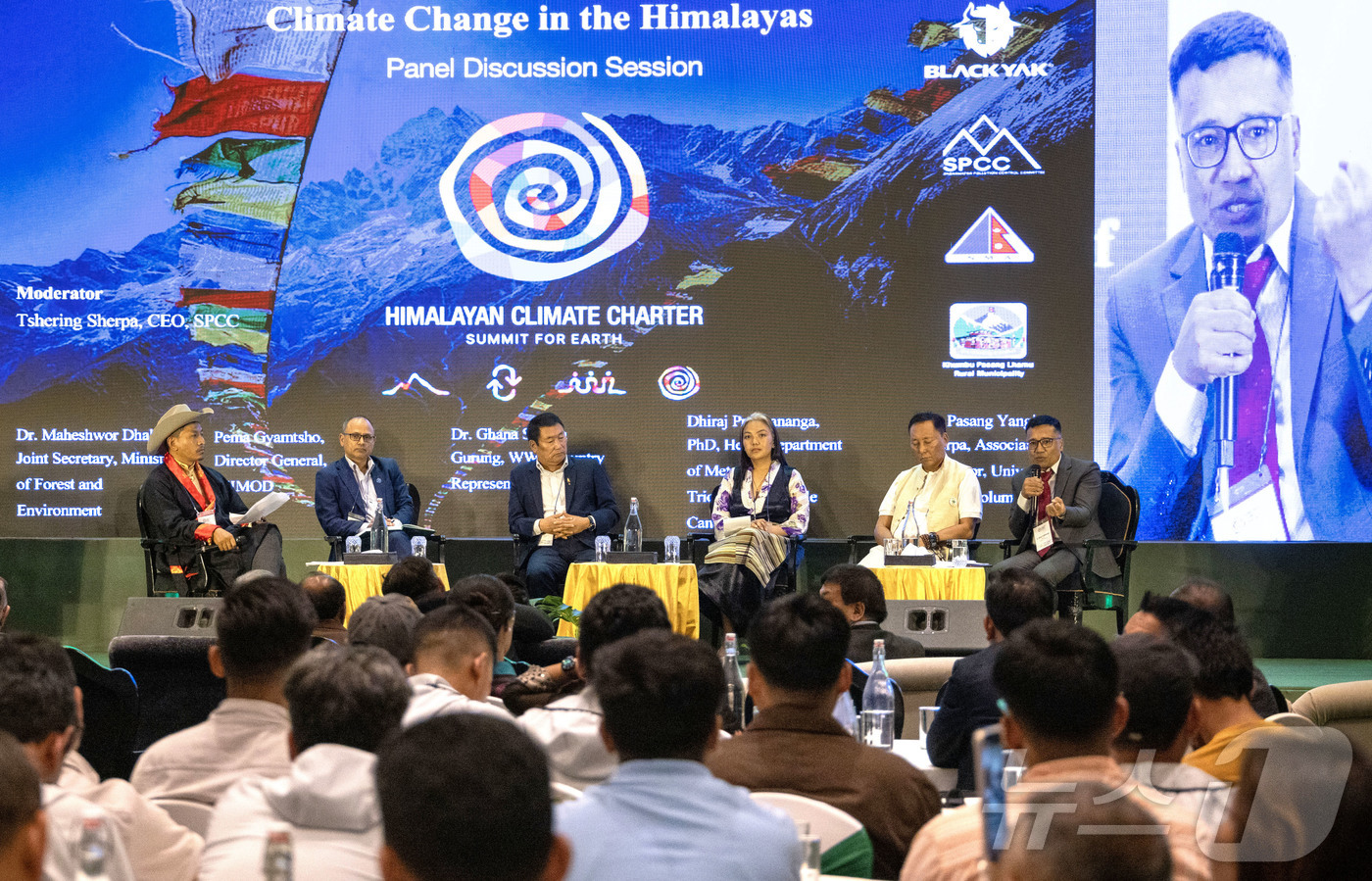 (서울=뉴스1) 사진공동취재단 = 히말라야의 미래를 논의하기 위해 네팔 카트만두에서  7월5일(현지시각) 열린 ‘서밋 포 어스(Summit for Earth)’ 에서 히말라야 기후 …