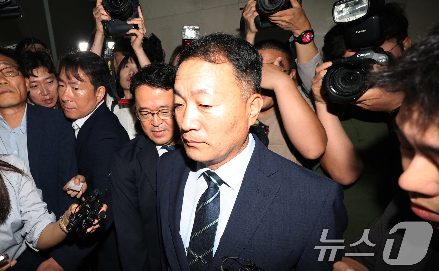 본문 이미지 - 김계환 전 해병대사령관이 7일 서울 서초구 순직해병 특검 사무실에 조사를 받기위해 출석하고 있다.  2025.7.7/뉴스1 ⓒ News1 박지혜 기자