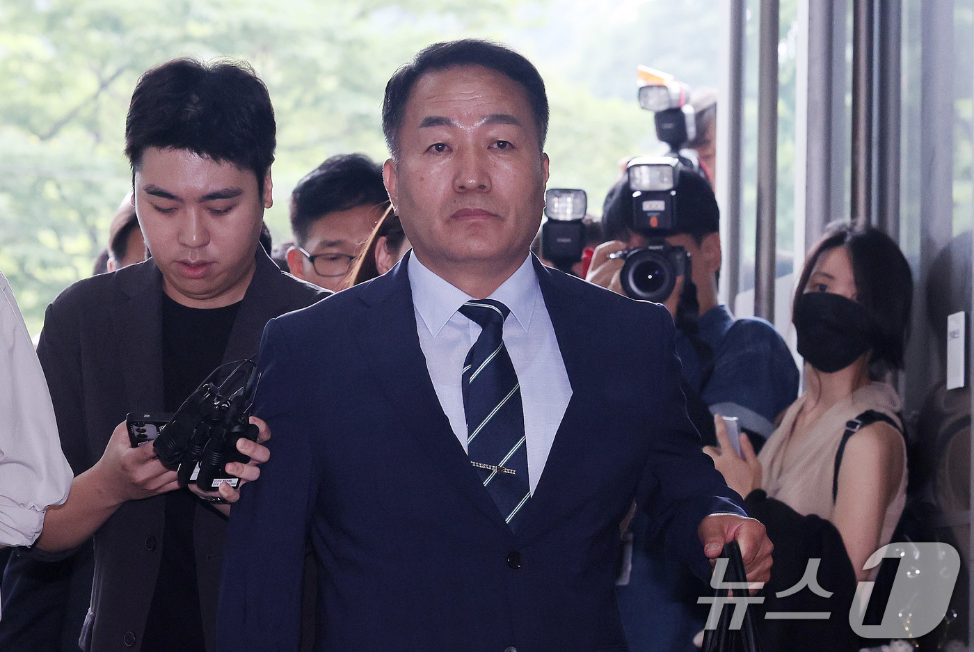 (서울=뉴스1) 박지혜 기자 = 김계환 전 해병대사령관이 7일 서울 서초구 순직해병 특검 사무실에 조사를 받기위해 출석하고 있다.김 전 사령관은 지난 2023년 7월 채상병 사고를 …