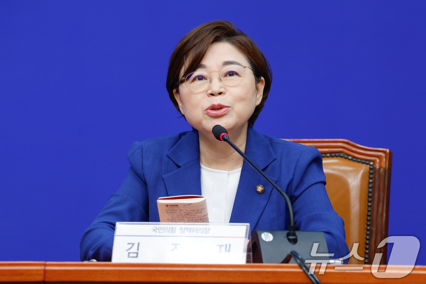 (서울=뉴스1) 안은나 기자 = 김정재 국민의힘 정책위의장이 7일 서울 여의도 국회에서 진성준 더불어민주당 정책위의장을 예방, 인사말을 하고 있다. 2025.7.7/뉴스1