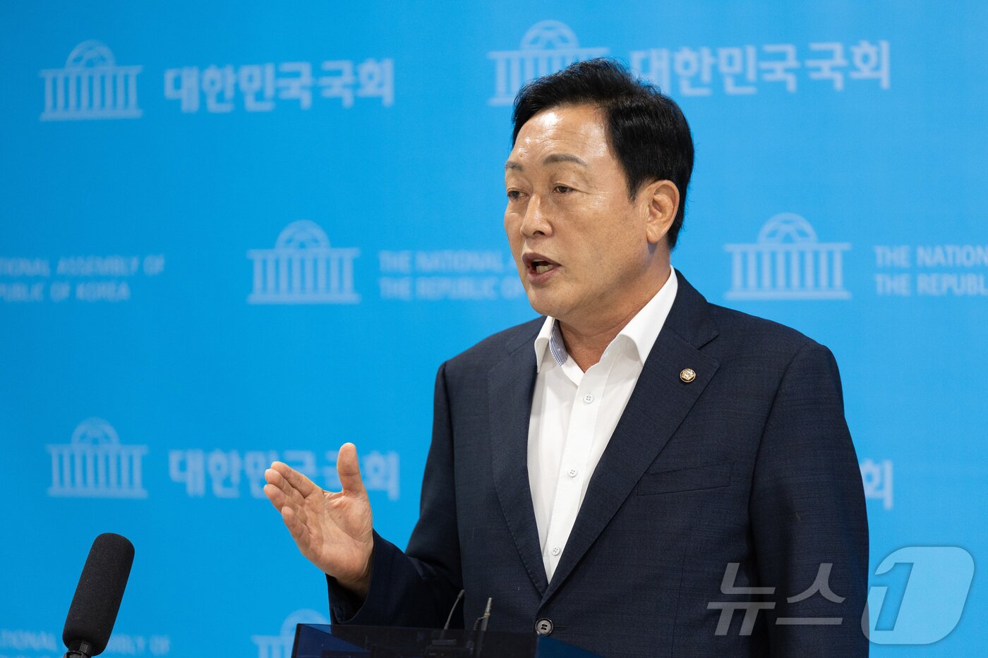 본문 이미지 - 김선교 국민의힘 의원이 지난 7일 서울 여의도 국회 소통관에서 기자회견을 열고 김건희 여사 특검팀이 자신을 출국금지 조치한 것과 관련해 명백한 야당 탄압이며 수준 낮은 정치보복이라고 밝히고 있다. 2025.7.7/뉴스1 ⓒ News1 유승관 기자