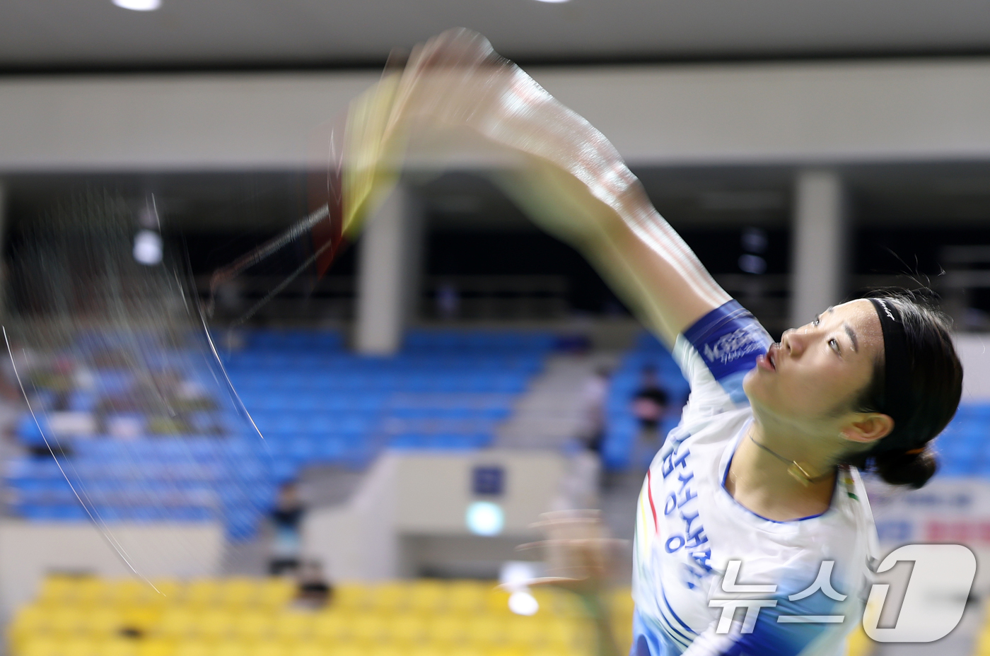 (익산=뉴스1) 유경석 기자 = 배드민턴 여자 단식 세계 랭킹 1위 안세영(삼성생명)이 7일 전북 익산시 실내체육관에서 열린 2025 대통령기 전국종별배드민턴 선수권 대회 여자일반 …