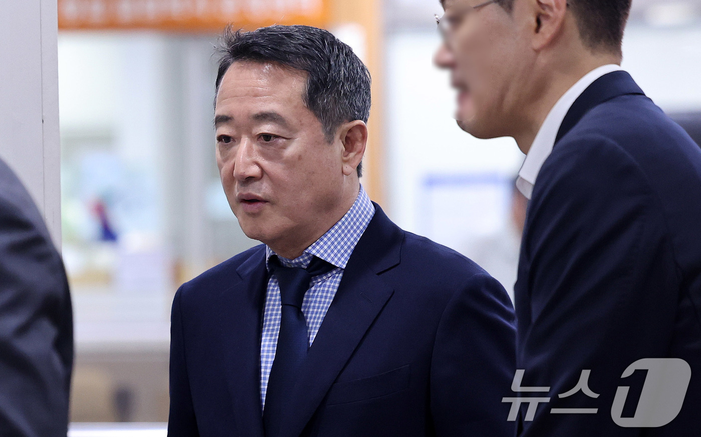 (서울=뉴스1) 박지혜 기자 = 골관절염 치료 세포치료제 인보사의 성분 조작 의혹을 받는 이웅열 코오롱그룹 명예회장이 7일 오후 서울 서초구 서울고등법원에서 열린 항소심 첫 공판에 …