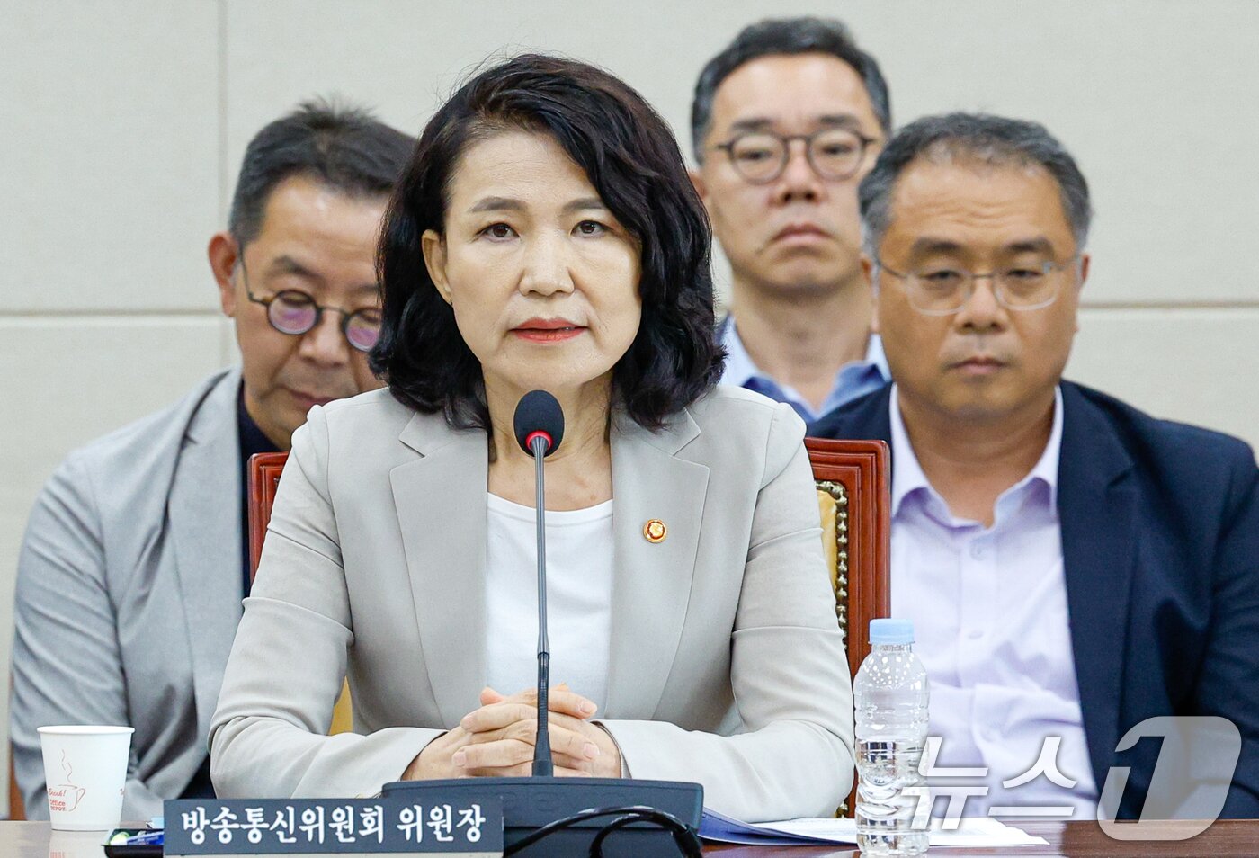 본문 이미지 - 이진숙 방송통신위원장이 7일 오후 서울 여의도 국회에서 열린 제427회국회&#40;임시회&#41; 과학기술정보방송통신위원회 제1차 전체회의에 출석해 방송3법 관련 답변하고 있다. 2025.7.7/뉴스1 ⓒ News1 안은나 기자