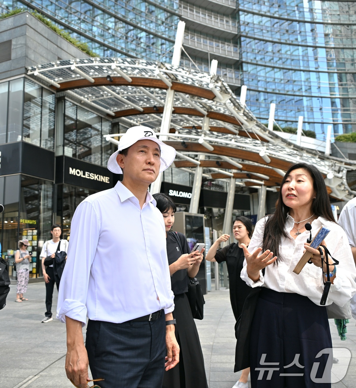 (서울=뉴스1) = 서울시는 오세훈 서울시장이 지난 4일~5일(현지시간) 밀라노의 도심 디자인 혁신 현장을 찾아 '디자인 서울'의 가치를 높일 방안을 찾고, 세계 디자인 수도 서울 …