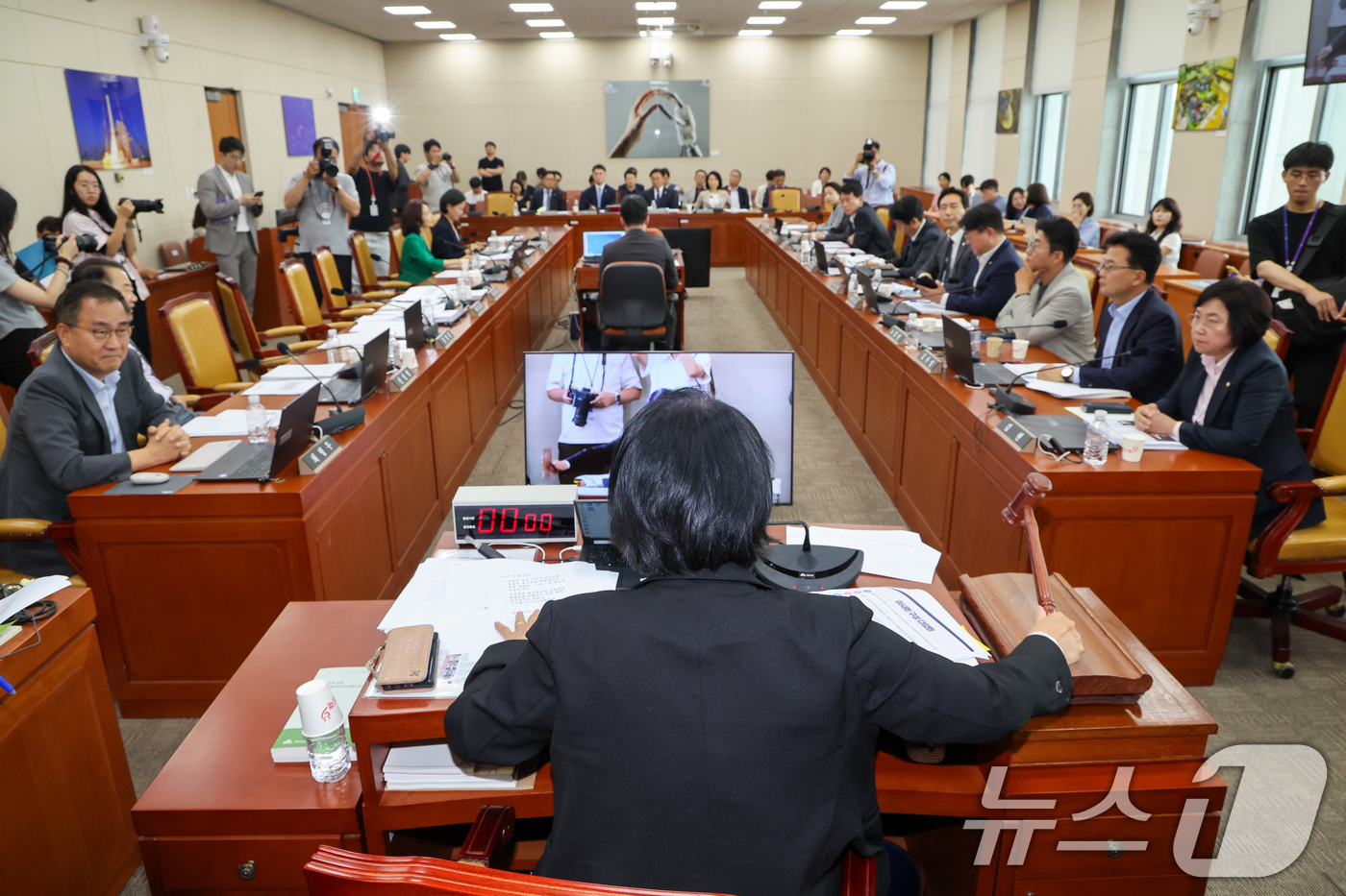 (서울=뉴스1) 안은나 기자 = 7일 오후 서울 여의도 국회에서 열린 제427회국회(임시회) 과학기술정보방송통신위원회 제1차 전체회의에서 최민희 위원장이 방송3법(방송법·방송문화진 …