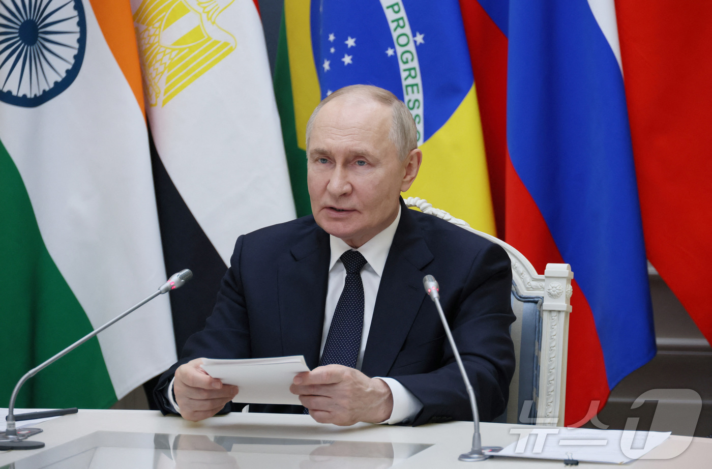 (모스크바 로이터=뉴스1) 윤다정 기자 = 블라디미르 푸틴 러시아 대통령이 6일(현지시간) 모스크바에서 화상 연결을 통해 브라질 리우데자네이루에서 열린 브릭스(BRICS) 정상회의 …