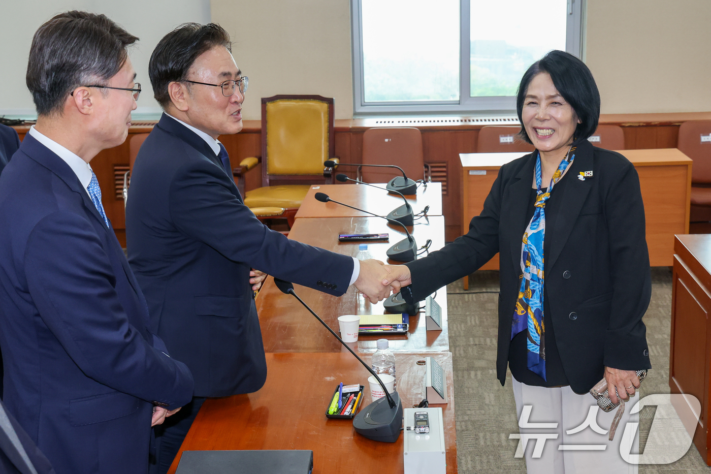 (서울=뉴스1) 안은나 기자 = 유상임 과학기술정보통신부 장관이 7일 오후 서울 여의도 국회에서 제427회국회(임시회) 과학기술정보방송통신위원회 제1차 전체회의 산회 후 최민희 위 …
