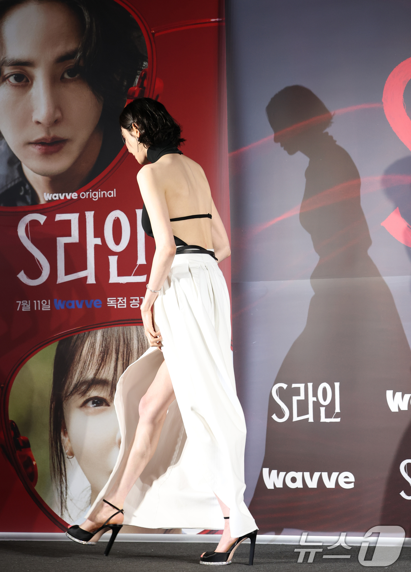 (서울=뉴스1) 권현진 기자 = 배우 이다희가 7일 서울 용산 CGV에서 열린 웨이브 오리지널 드라마 'S라인'의 제작발표회에 참석하고 있다. 'S라인'은 성적 관계를 맺은 사람들 …