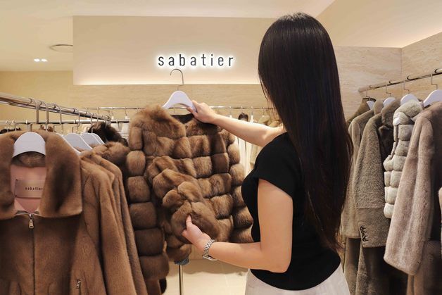 불볕더위에 불티나는 모피…신세계百, 모피 '프리오더'가 뜬다