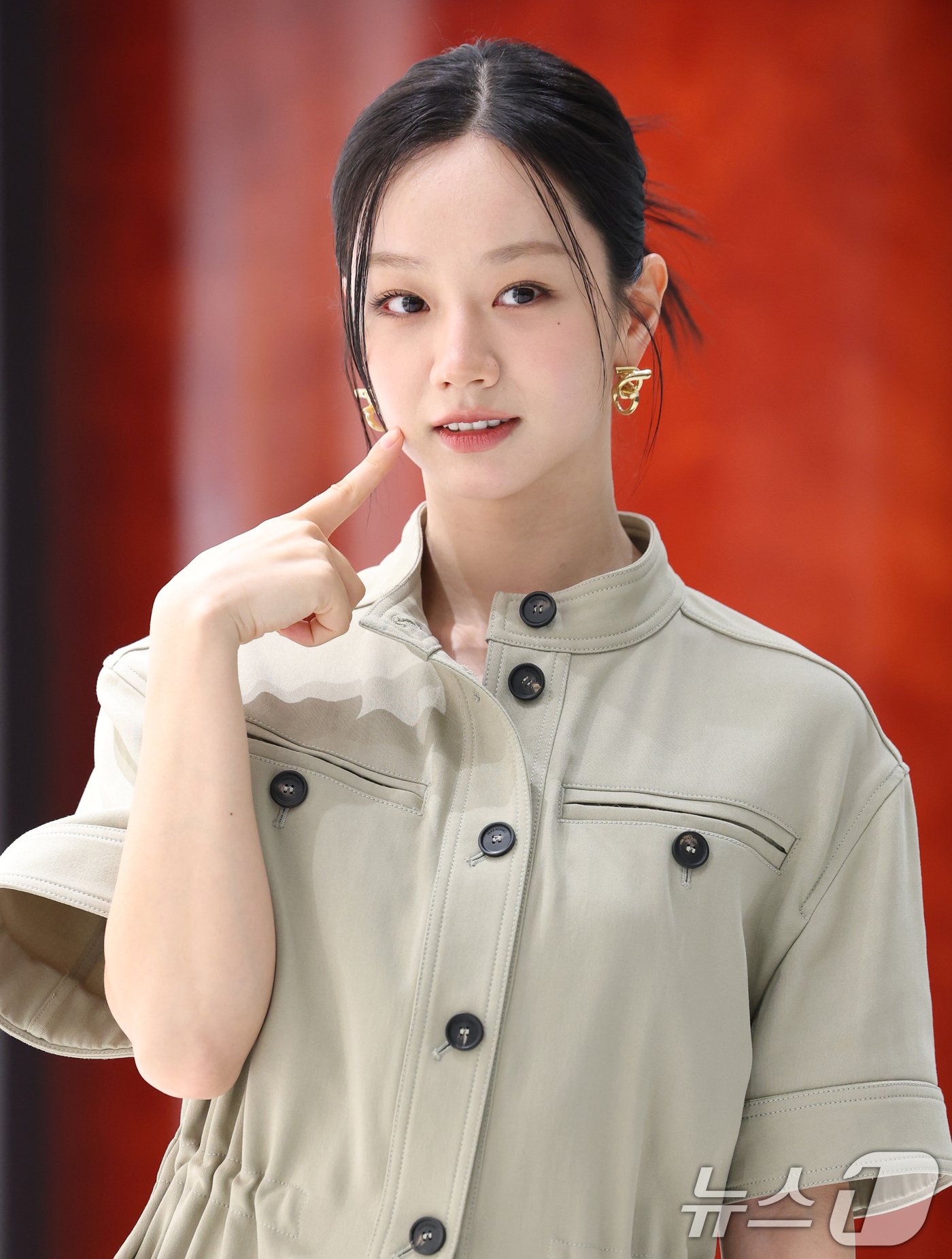 (서울=뉴스1) 권현진 기자 = 배우 혜리가 7일 오후 서울 영등포구 더현대 서울에서 열린 페라가모 부티크 오픈 기념 행사에 참석해 포즈를 취하고 있다. 2025.7.7/뉴스1