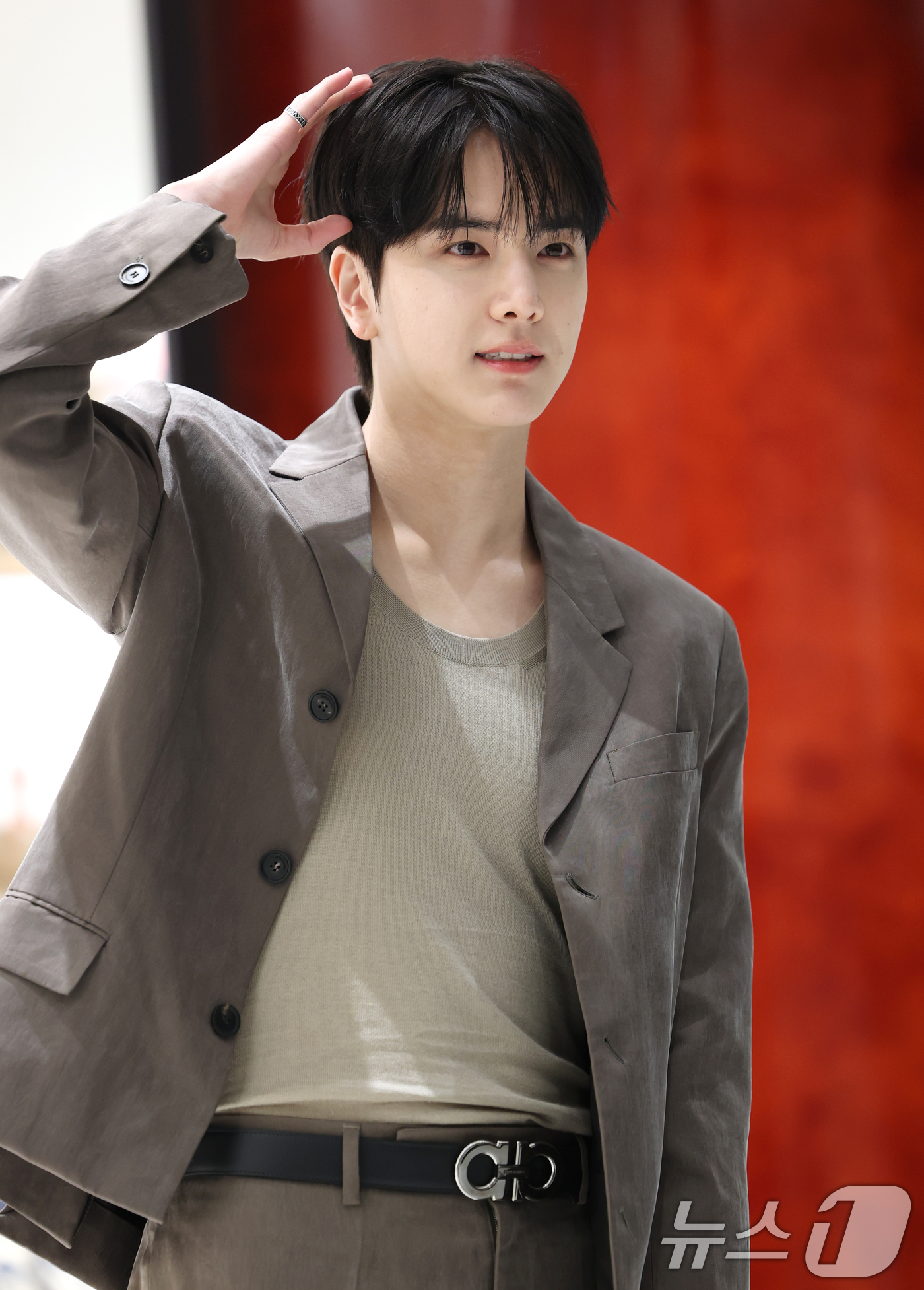 (서울=뉴스1) 권현진 기자 = 더보이즈 영훈이 7일 오후 서울 영등포구 더현대 서울에서 열린 페라가모 부티크 오픈 기념 행사에 참석해 포즈를 취하고 있다. 2025.7.7/뉴스1 …