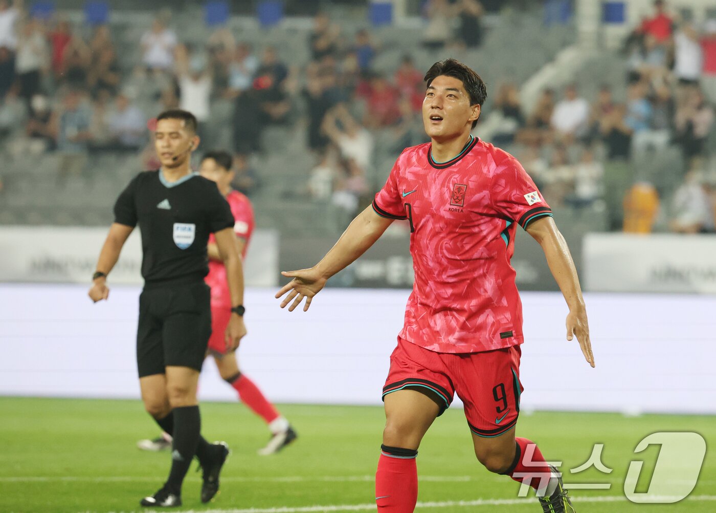 본문 이미지 - 주민규가 7일 오후 경기 용인시 처인구 용인미르스타디움에서 열린 2025 동아시아축구연맹&#40;EAFF&#41; E-1 챔피언십 남자부 대한민국과 중국의 경기에서 골을 넣은 뒤 기뻐하고 있다. 2025.7.7/뉴스1 ⓒ News1 김영운 기자